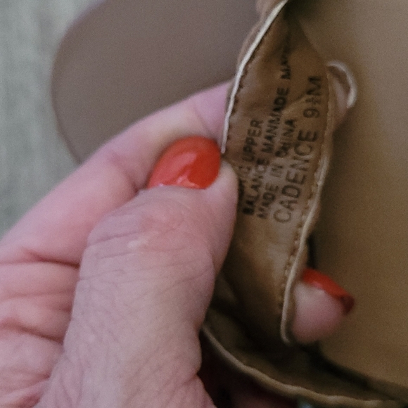 Crown Vintage Heels 9.5 - Picture 7 of 7